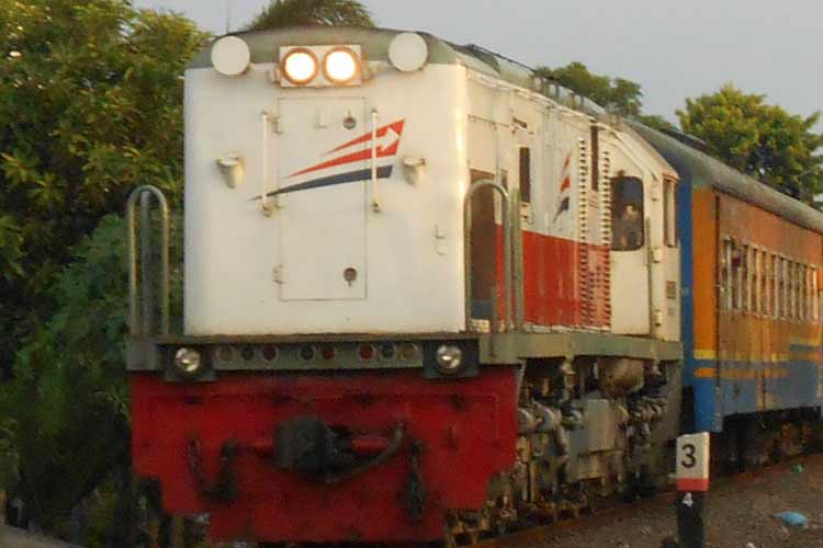 Harga Tiket Dan Jadwal Kereta Api Patas Purwakarta 2019