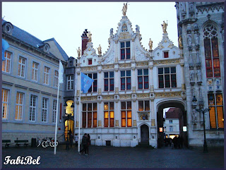 Bruges, Bourg square