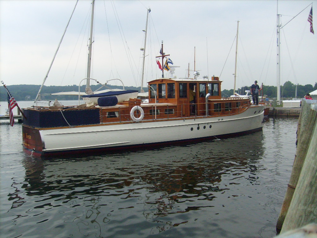 Get Wooden liveaboard sailboat Marvella