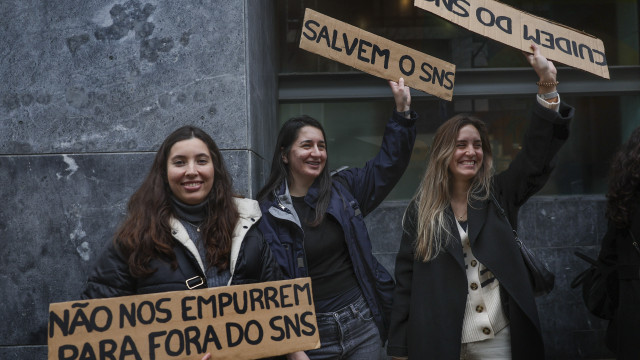 Médicos manifestam-se hoje perante reunião da OMS no Porto