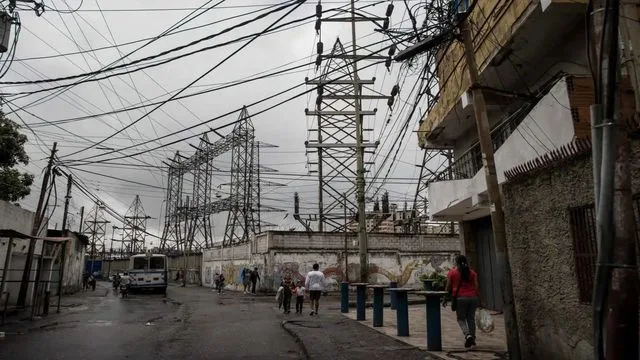 Venezolanos consideran que la electricidad es el peor servicio público en el país