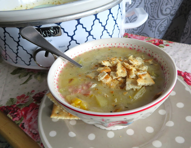 Crock Pot Creamy Veggie Chowder