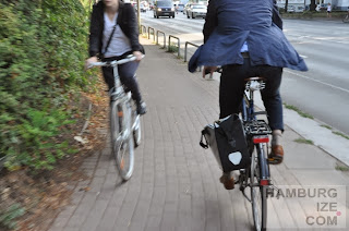 http://hamburgize.blogspot.de/2013/06/hamburgs-radwege-gelten-allesamt-als.html