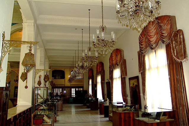 متحف Sanat Zarat في منطقة ميناء ينيكابي
