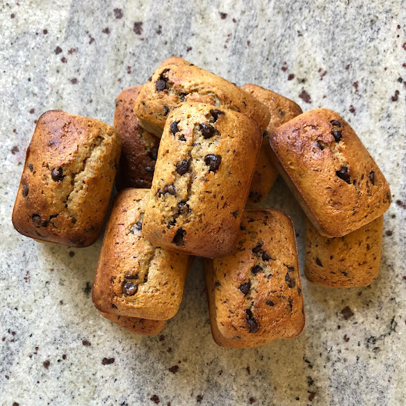 Petits cakes au fromage blanc et aux pépites de chocolat