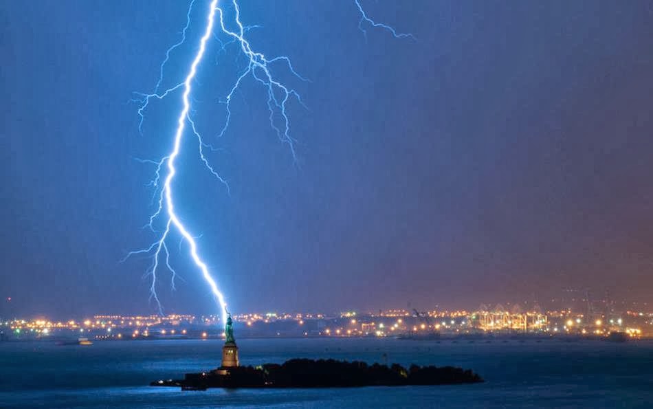 Statue of Liberty, New York City - 7 Epic Displays Of Lightning