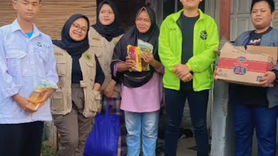   Calon Pengurus AMK Jakarta Barat Alfaridzi Rahardja Bagikan Sembako di Kebon Jeruk