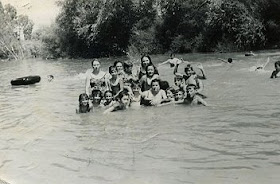 Niños en el río