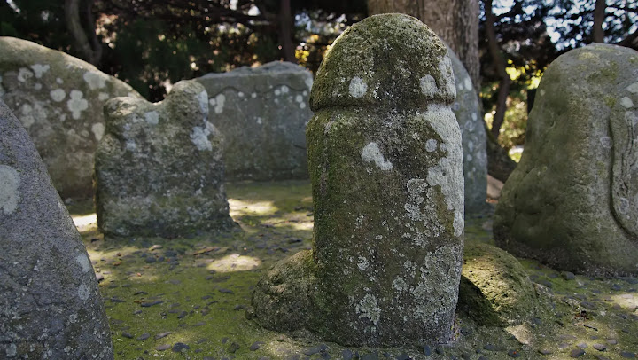 鳥取県西部のサイノカミ、亀甲神社の男根型石柱