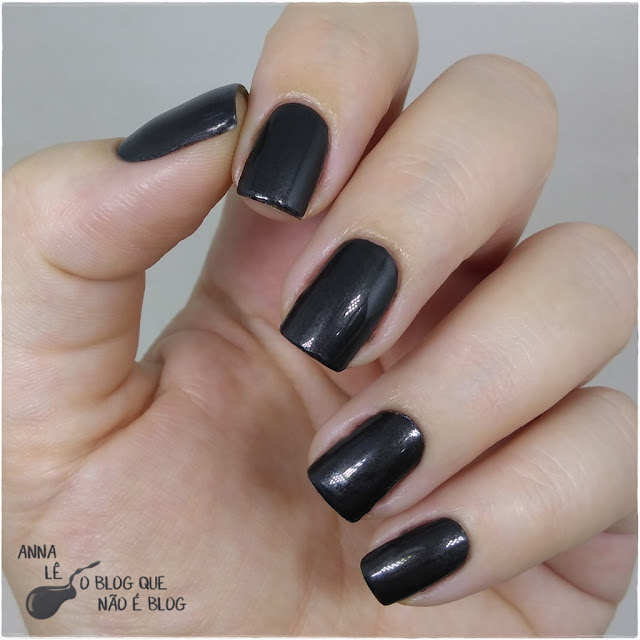 O De Preto é o Juiz Risqué Esmalte Nailpolish Chumbo