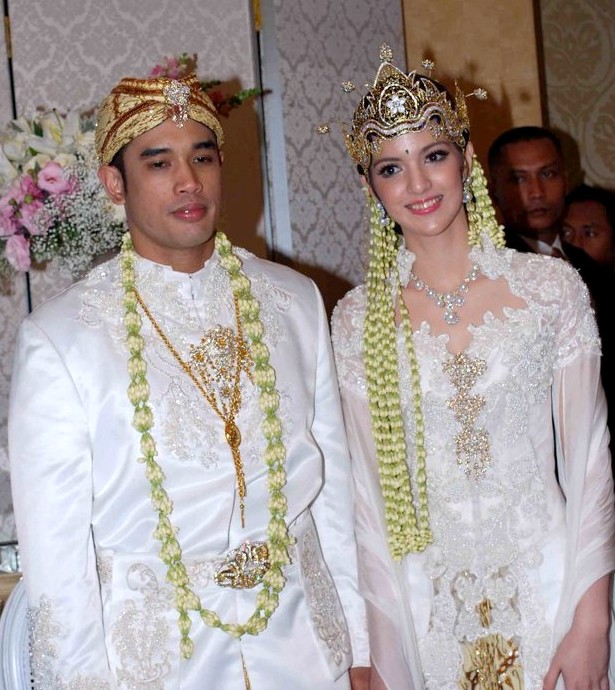Butik Baju Muslim Terbaru 2019 kebaya  pengantin 