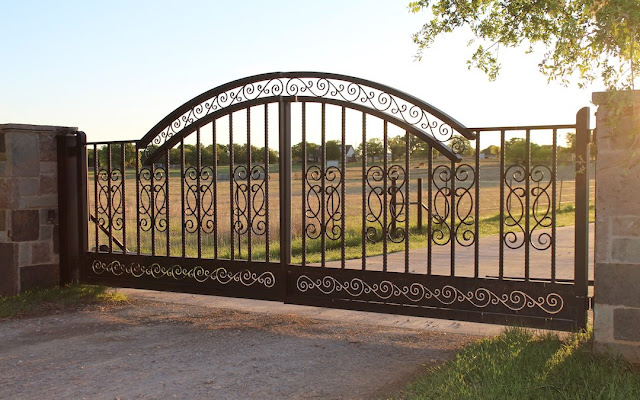 Spruce up Your Residential Space with Right Driveway Gate Services