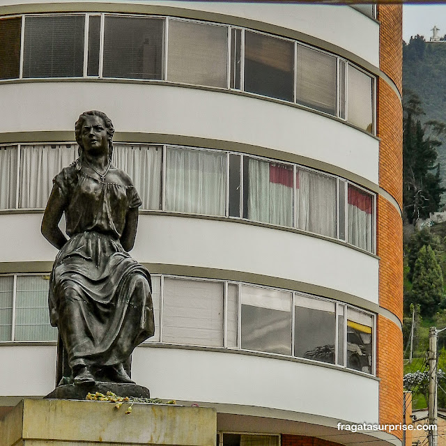 monumento a La Pola em Bogotá