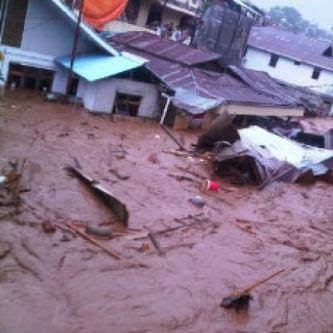 KUMPULAN FOTO BANJIR BANDANG MANADO 2014 Gambar  Bencana 