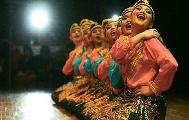 Di antara beragamnya seni tari adat yang berasal dari suku Mengenal Tari Saman, Tari Asal Aceh yang Mendunia