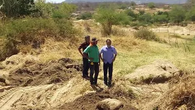 Resultado de imagem para Prefeitura de CarnaÃ­ba estÃ¡ construindo barragem no povoado da ItÃ£