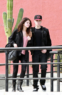 Is Selena Gomez Dating Justin Bieber Still? (Pictures)