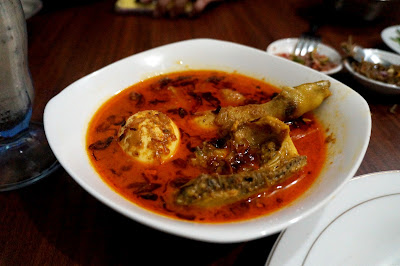 Ayam gulai dengan telur dan kentang, Pondok Area