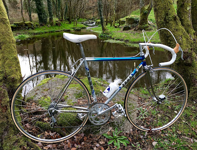 http://recordandobicicletaszeus.blogspot.com.es/p/la-bicicleta-de-ladislao-zeus-victoria.html