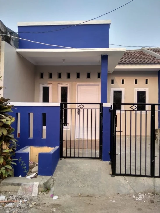 rumah minimalis kombinasi warna biru tua dan putih atau krem