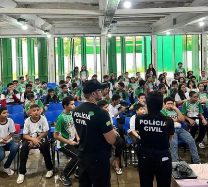 Alunos do CAIC em Parnaíba participam de palestra sobre exploração sexual de crianças e adolescentes