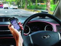Kisah Akak Pecah Muka Main Handphone Sambil Memandu..