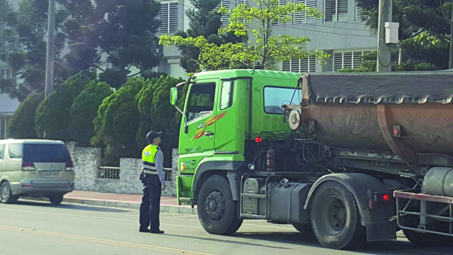 鄉鎮市 玉里警加強取締大型車行駛社區道路