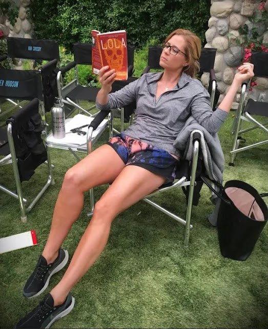 Jenna Fischer hot legs
