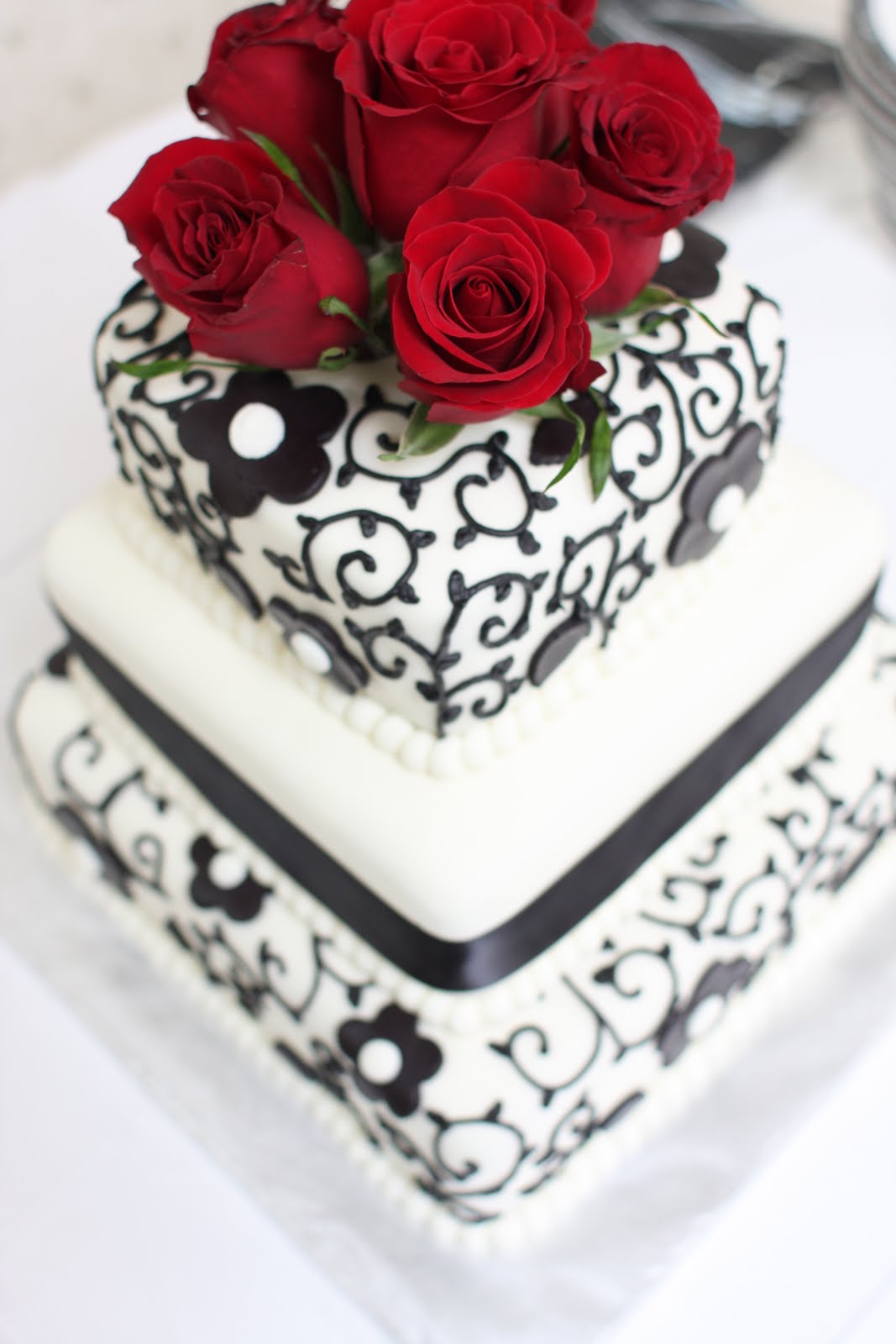 purple wedding cake designs Black & White Wedding Cake