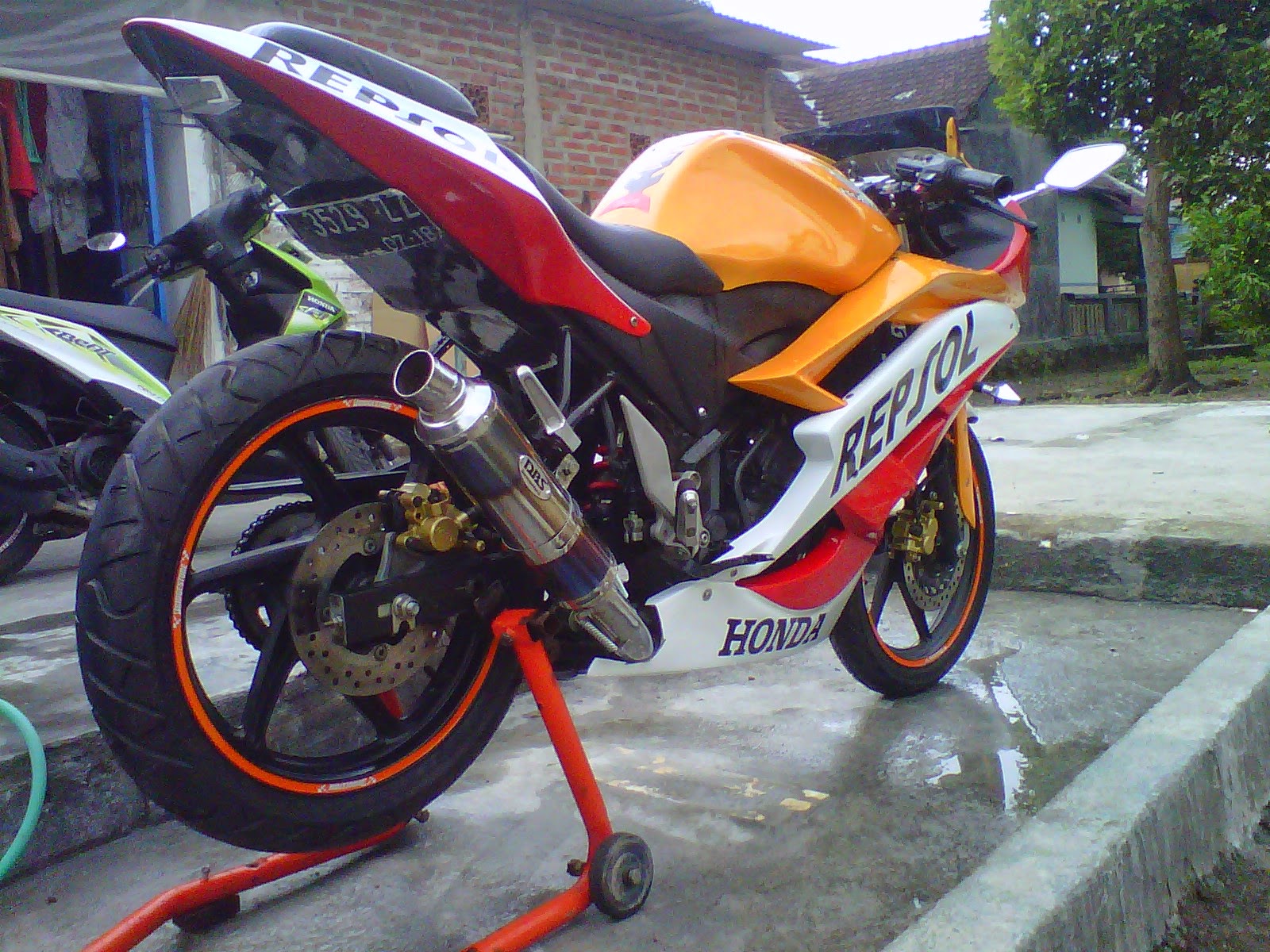 Sentral Modifikasi  Jawa  Timur CB150R Modif R6