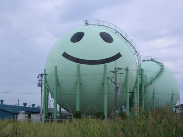 صور لأطرف خزانات الغاز المزينة والمزخرقة باليابان