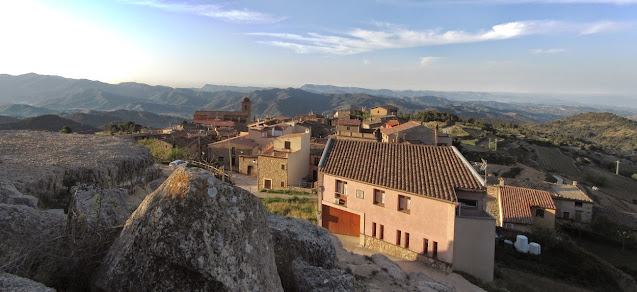 SERRA DEL MONTSANT LA MORERA DEL MONTSANT - GRAU DE LA GRALLERA - CLOT DEL CIRÉ - GRAU DE SALFORES - CARTOIXA D'ESCALADEI - LA MORERA DEL MONTSANT, poble de la Morera del Montsant