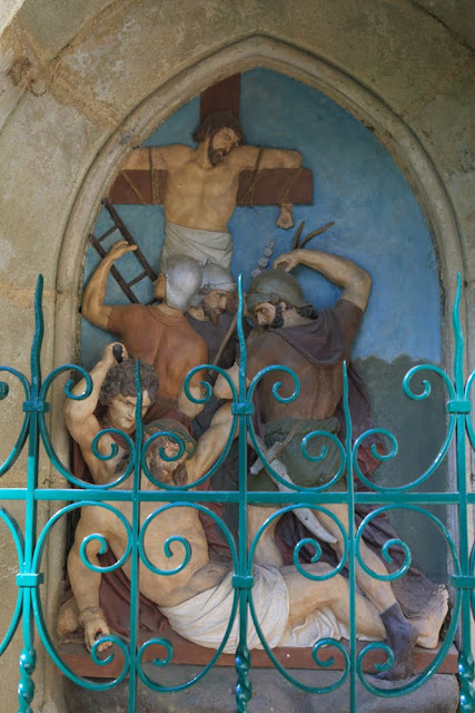 Way of the cross. Standing. Eleventh. Rocamadour. France. Крестный путь. Стояния. Одиннадцатое. Рокамадур. Франция.