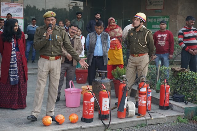 राजकीय आयुर्विज्ञान संस्थान, ग्रेटर नोएडा में अग्निशमन विभाग, ग्रेटर नोएडा द्वारा छात्रों, डाक्टर्स, नर्सिंग स्टॉफ व कर्मचारियों आग्निशमन, सुरक्षा व बचाव का प्रशिक्षण दिया गया।