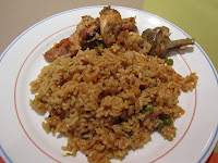 Paella de arroz con conejo y pollo