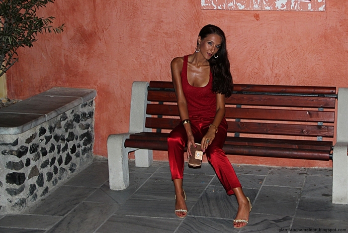 Santorini outfit: Red satin night
