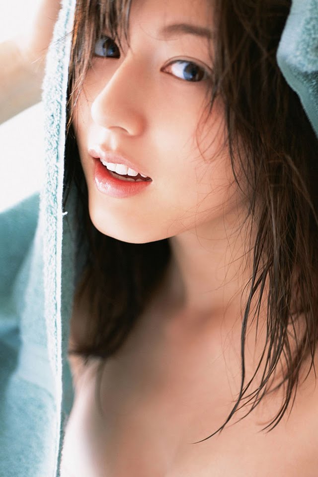 yumi sugimoto iphone 640 x 960 Posted by theheaestone at 2118