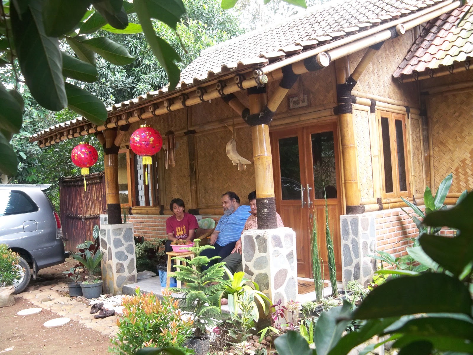  Rumah  Baru Hida Lampion Imlek di Rumah  Bambu 