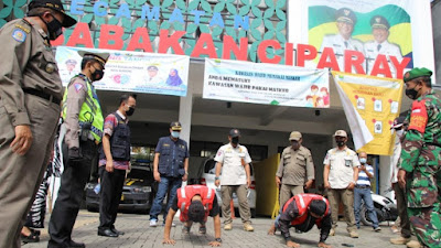 Satpol PP Bandung Gelar Operasi Yustisi Prokes di Pemukiman Padat dan Pasar, Terjaring 50 Pelanggar