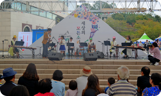 Masih ingat perjalanan manja cumilebay ke Korea Selatan tahun kemarin  Menyambut Musim Gugur Dengan Festival Musik di Jeonju