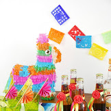 Fiesta Theme Party Decorations - Fiesta Party Ideas for Cinco de Mayo - LAURA'S little PARTY / Ideas and inspiration for mexican themed parties, free printable mexican fiesta party invitations, mexican fiesta party decorations diy, mexican fiesta party games and many other mexican fiesta printable decorations.