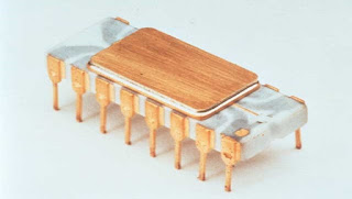 Bentuk Processor Intel 4004 