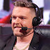 WWE planeia dar liberdade a Pat McAfee para comentar o SmackDown