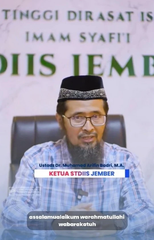 mengenyam pendidikan di salah satu lembaga pendidikan Al Irsyad Muhammadiyah Temanku, NU Bapakku, Al Irsyad Pondokku, Dan Arab Tempat Kuliahku