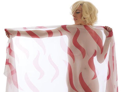 Lindsay Lohan fazendo topless no estilo Marilyn Monroe