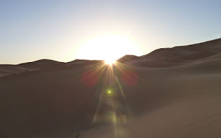 Saliendo el sol en Erg Chebbi.