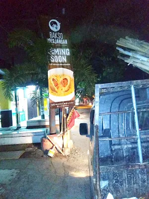 Pasang Umbul Umbul Bakso Boedjangan Jl Puri Anjasmoro (1)