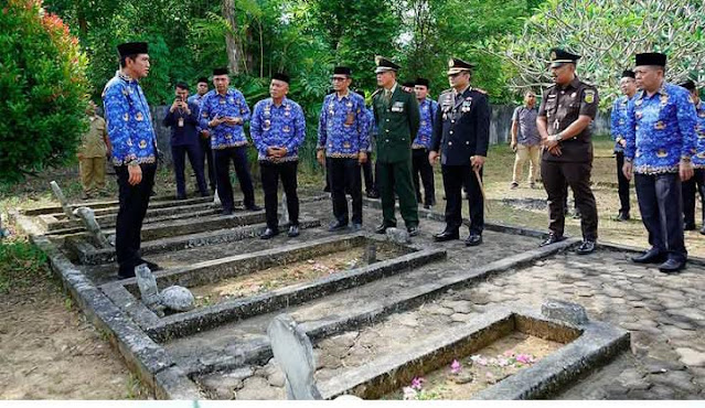 Hari Kebangkitan Nasional, Bupati Muhammad Fadhil Arief Ziarah Makam Pahlawan