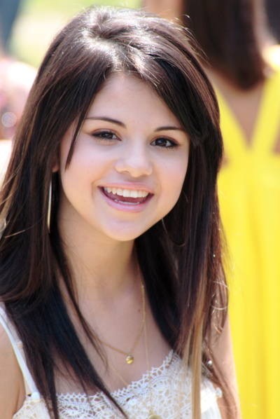 selena gomez facebook pictures. selena gomez modeling 2011.