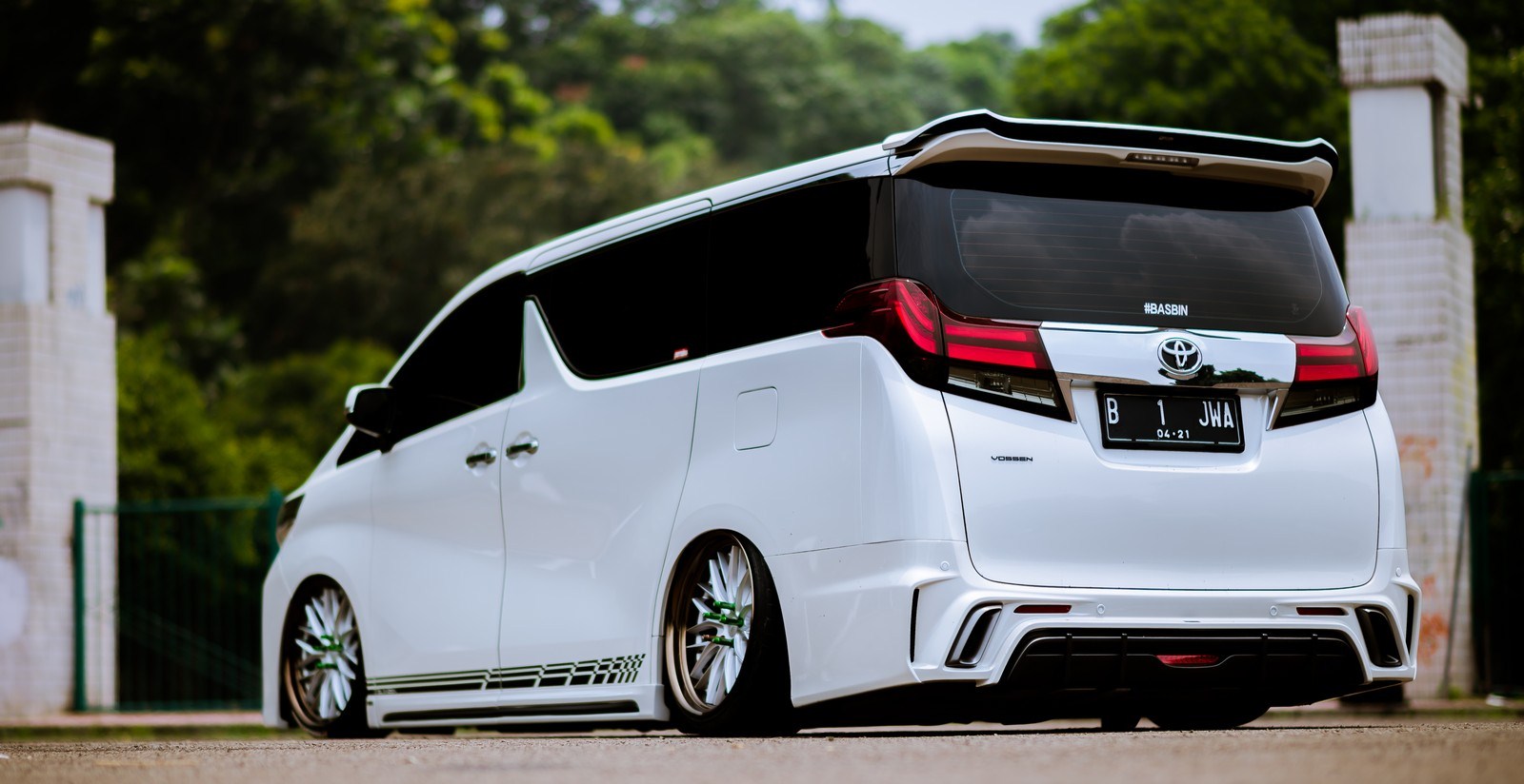  Gambar  Mobil  Alphard  Putih